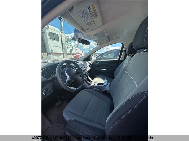 40077018 :رقم المزاد ، 1FMCU9GX7FUC17647 vin ، 2015 Ford Escape Se مزاد بيع