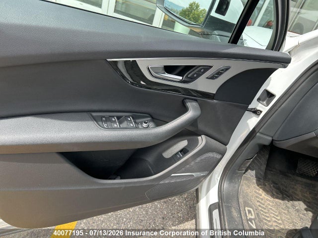 Audi Q7 2019 WA1WAAF78KD029057 Image 17