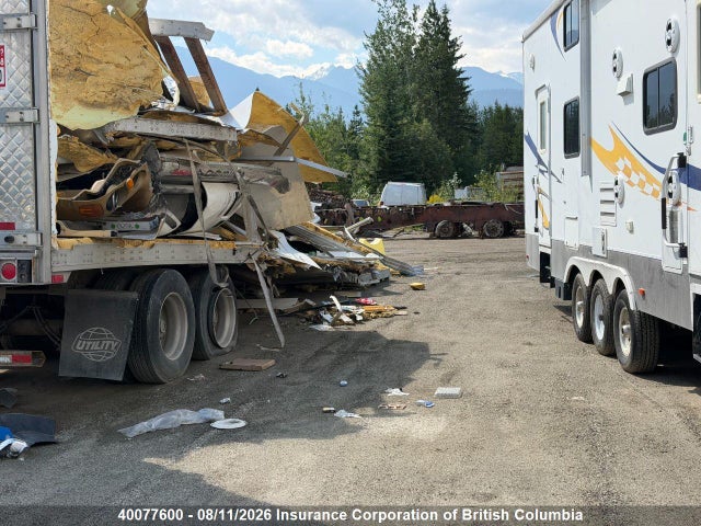 Auction sale of the 2022 Utility Van Trailer, vin: 1UYVS2533N2463925, lot number: 40077600