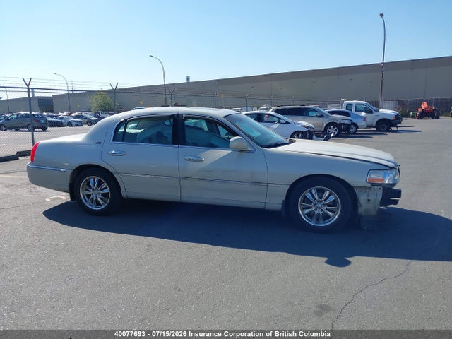 Продаж на аукціоні авто 2005 Lincoln Town Car Signature Limited, vin: 1LNHM82W45Y668153, номер лоту: 40077693