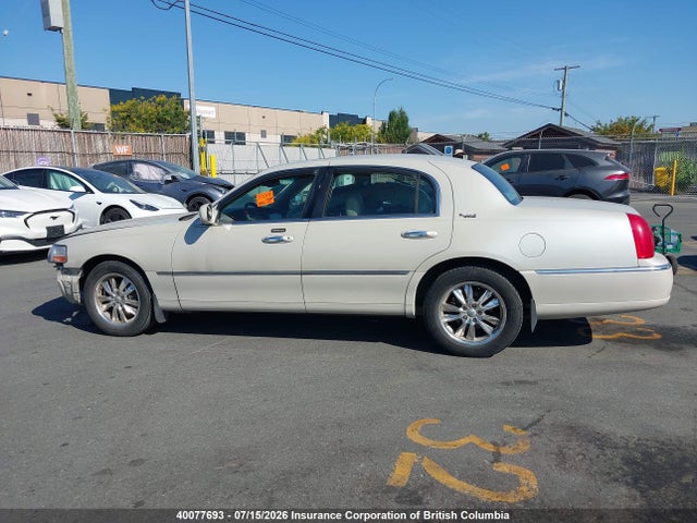 Продаж на аукціоні авто 2005 Lincoln Town Car Signature Limited, vin: 1LNHM82W45Y668153, номер лоту: 40077693