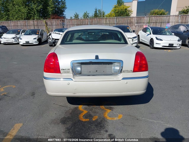 Продаж на аукціоні авто 2005 Lincoln Town Car Signature Limited, vin: 1LNHM82W45Y668153, номер лоту: 40077693