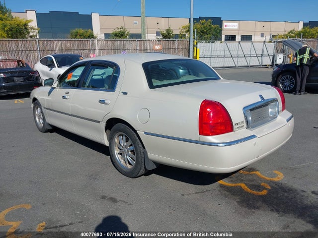 Продаж на аукціоні авто 2005 Lincoln Town Car Signature Limited, vin: 1LNHM82W45Y668153, номер лоту: 40077693