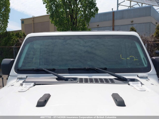 1C4HJXEG8JW101686 Jeep Wrangler Unlimited Sahara