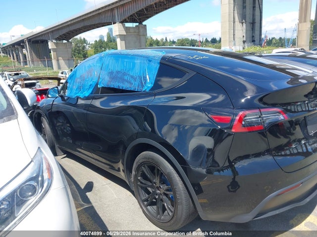 7SAYGDEE1NF367317 Tesla Model Y