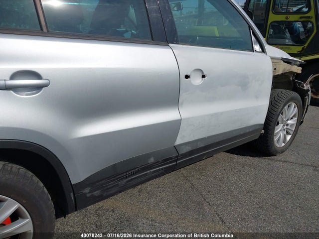 2010 Volkswagen Tiguan მანქანა იყიდება აუქციონზე, vin: WVGBV9AX2AW507597, აუქციონის ნომერი: 40078243