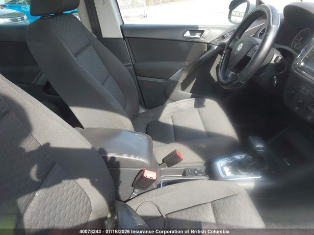 2010 Volkswagen Tiguan მანქანა იყიდება აუქციონზე, vin: WVGBV9AX2AW507597, აუქციონის ნომერი: 40078243