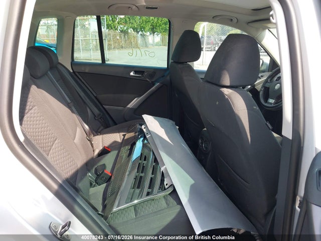 2010 Volkswagen Tiguan მანქანა იყიდება აუქციონზე, vin: WVGBV9AX2AW507597, აუქციონის ნომერი: 40078243