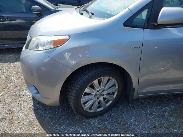 Toyota SIENNA LE 2017 5TDJZ3DC0HS169203 Image 2
