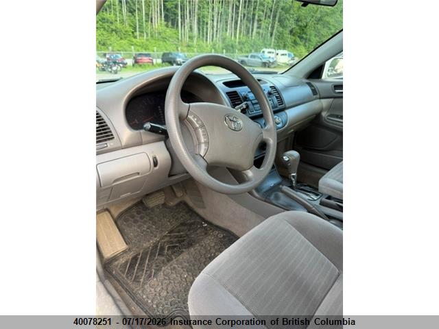 40078251 :رقم المزاد ، 4T1BE32K85U381649 vin ، 2005 Toyota Camry مزاد بيع