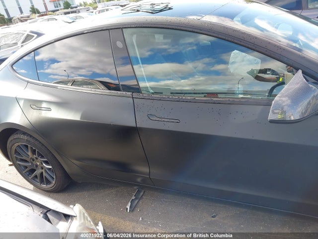 5YJ3E1EA1MF989164 Tesla MODEL 3
