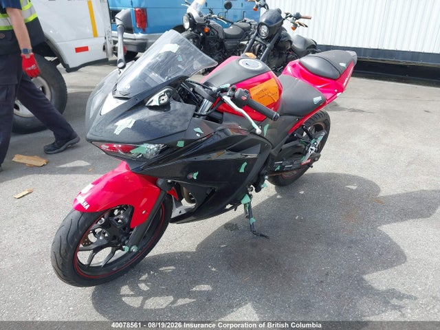Yamaha YZFR3 2015 MH3RH06N3FK002651 Image 2