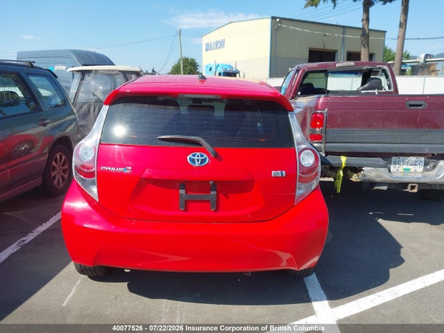 Toyota PRIUS C 2014 JTDKDTB38E1081160 Image 16