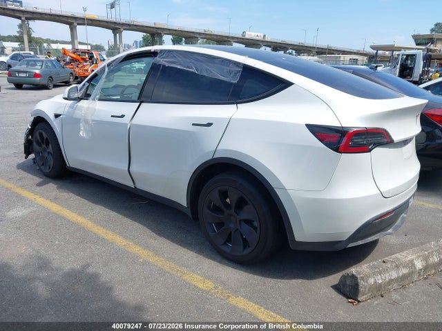 Tesla Model Y 2023 7SAYGDEE9PF756712 Image 3