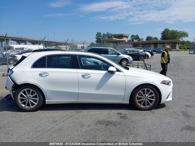 2022 Mercedes-benz A 250 4matic მანქანა იყიდება აუქციონზე, vin: W1K3F4HB3NJ338590, აუქციონის ნომერი: 40079430