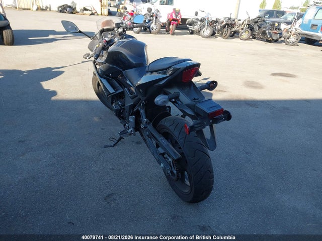 Suzuki GSX250R 2018 LC6DN11A9J1102761 Image 3