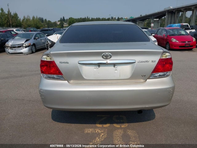 40079866 :رقم المزاد ، 4T1BF30K15U109590 vin ، 2005 Toyota Camry مزاد بيع