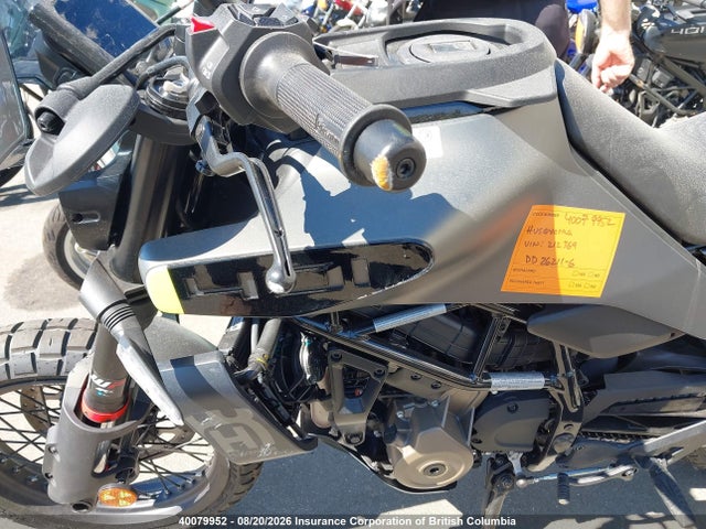 MD2JUJ406RN212369 Husqvarna Vitpilen 401/svartpilen 401