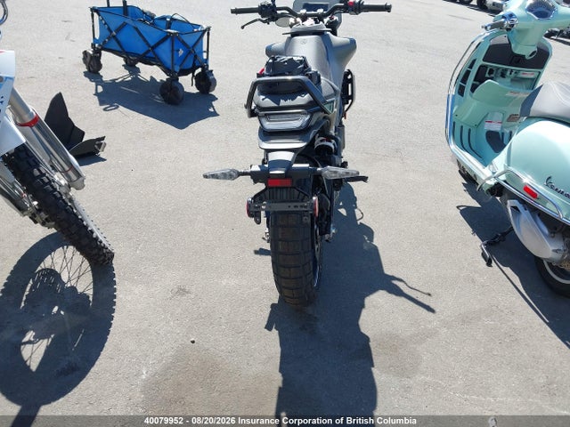MD2JUJ406RN212369 Husqvarna Vitpilen 401/svartpilen 401