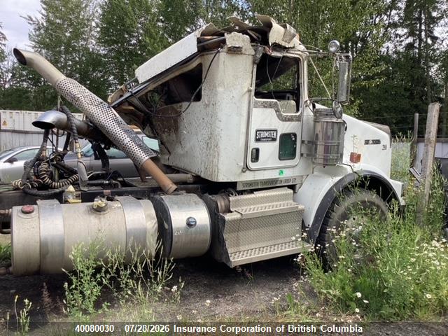 1NKDL40X8FR975829 Kenworth Construction T800