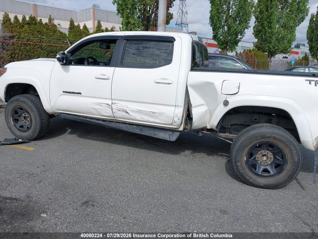 Продаж на аукціоні авто 2016 Toyota Tacoma Dbl Cab/sr5/trd Sport/or, vin: 5TFDZ5BN8GX004697, номер лоту: 40080224