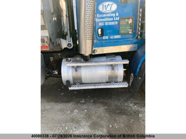 40080338 :رقم المزاد ، 2NKDL40XX6M988511 vin ، 2006 Kenworth Construction T800 مزاد بيع