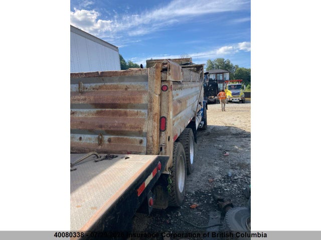 40080338 :رقم المزاد ، 2NKDL40XX6M988511 vin ، 2006 Kenworth Construction T800 مزاد بيع