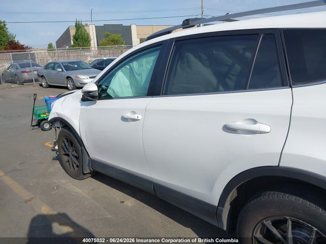 Toyota RAV4 LE 2018 2T3BFREV7JW795223 Image 15