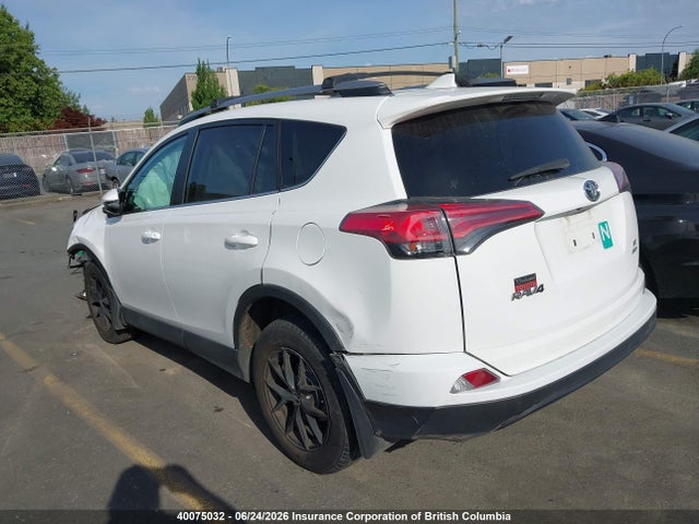 Toyota RAV4 LE 2018 2T3BFREV7JW795223 Image 3