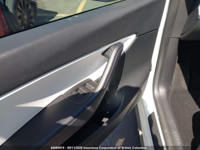 Tesla Model Y 2021 5YJYGAEE2MF299894 Image 21