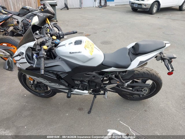 40081029 :رقم المزاد ، ML5ZXCS13SDA37398 vin ، 2025 Kawasaki Zx400 S مزاد بيع