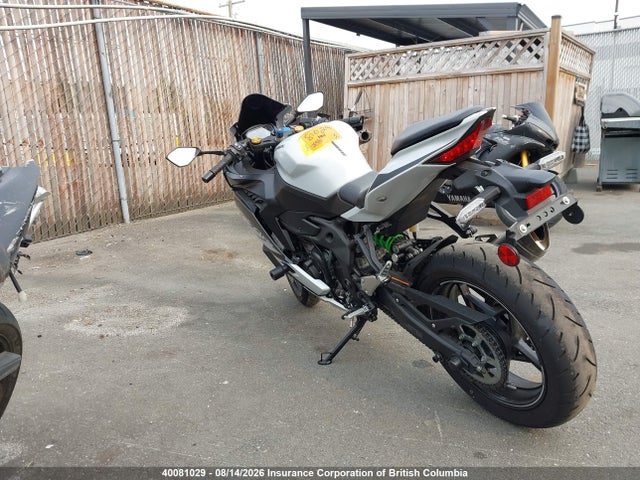 40081029 :رقم المزاد ، ML5ZXCS13SDA37398 vin ، 2025 Kawasaki Zx400 S مزاد بيع