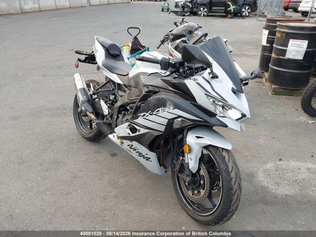 40081029 :رقم المزاد ، ML5ZXCS13SDA37398 vin ، 2025 Kawasaki Zx400 S مزاد بيع