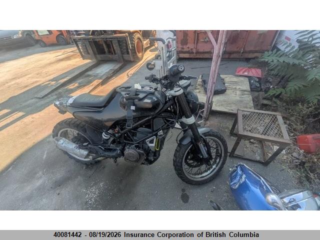 Husqvarna Svartpilen 401 2018 VBKUNJ401JM235549 главное изображение