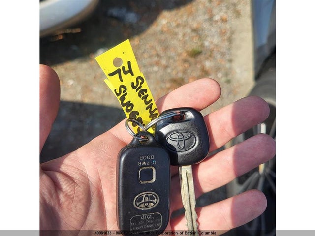2003 Toyota Sienna Le/xle მანქანა იყიდება აუქციონზე, vin: 4T3ZF13C73U515868, აუქციონის ნომერი: 40081833