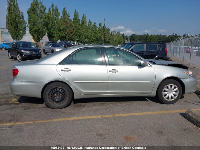 40082179 :رقم المزاد ، 4T1BE32K45U570668 vin ، 2005 Toyota Camry مزاد بيع
