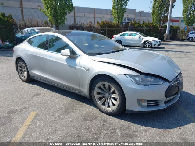 2015 Tesla Model S 85d მანქანა იყიდება აუქციონზე, vin: 5YJSA1H21FFP71403, აუქციონის ნომერი: 40082308