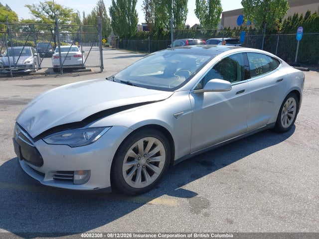 2015 Tesla Model S 85d მანქანა იყიდება აუქციონზე, vin: 5YJSA1H21FFP71403, აუქციონის ნომერი: 40082308