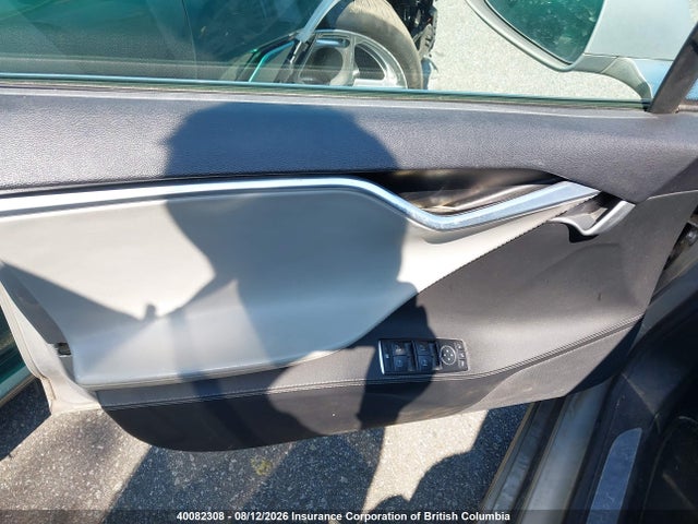 2015 Tesla Model S 85d მანქანა იყიდება აუქციონზე, vin: 5YJSA1H21FFP71403, აუქციონის ნომერი: 40082308