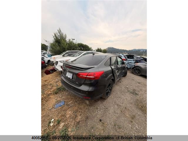 Ford Focus 2018 1FADP3H26JL281330 Image 4