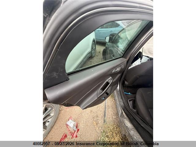 Ford Focus 2018 1FADP3H26JL281330 Image 9