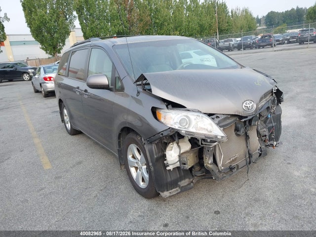 40082965 :رقم المزاد ، 5TDKK3DC8ES444014 vin ، 2014 Toyota Sienna Le مزاد بيع