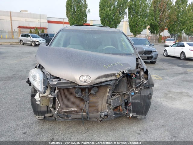40082965 :رقم المزاد ، 5TDKK3DC8ES444014 vin ، 2014 Toyota Sienna Le مزاد بيع