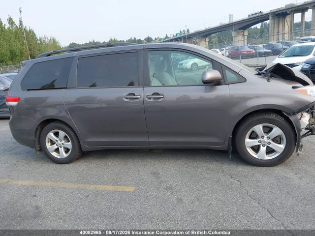 40082965 :رقم المزاد ، 5TDKK3DC8ES444014 vin ، 2014 Toyota Sienna Le مزاد بيع