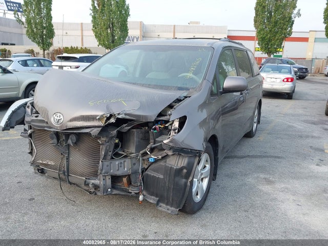 40082965 :رقم المزاد ، 5TDKK3DC8ES444014 vin ، 2014 Toyota Sienna Le مزاد بيع