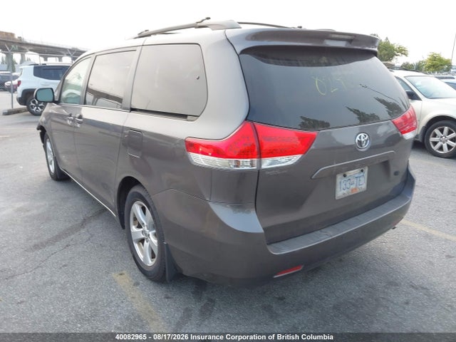 40082965 :رقم المزاد ، 5TDKK3DC8ES444014 vin ، 2014 Toyota Sienna Le مزاد بيع