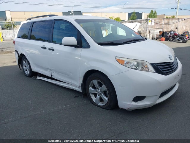 40083045 :رقم المزاد ، 5TDZZ3DC4HS787563 vin ، 2017 Toyota Sienna مزاد بيع