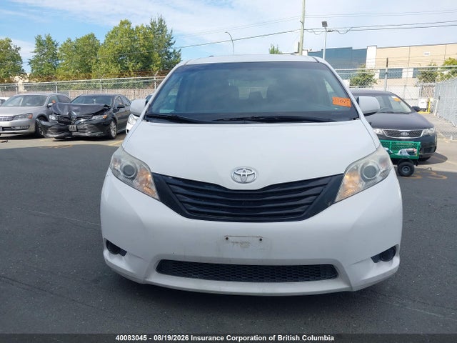 2017 Toyota Sienna მანქანა იყიდება აუქციონზე, vin: 5TDZZ3DC4HS787563, აუქციონის ნომერი: 40083045