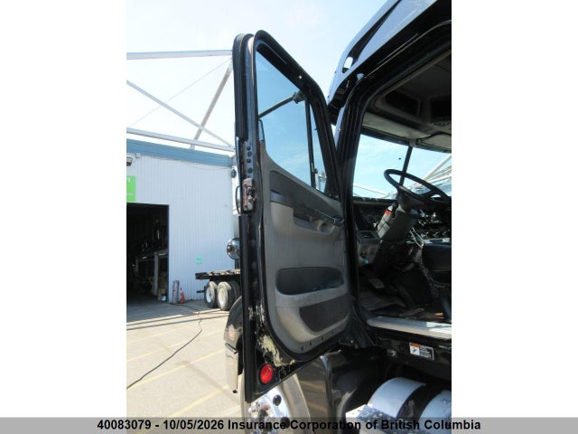 40083079 :رقم المزاد ، 1FUJA6CKX6DW05056 vin ، 2006 Freightliner Conventional Columbia مزاد بيع