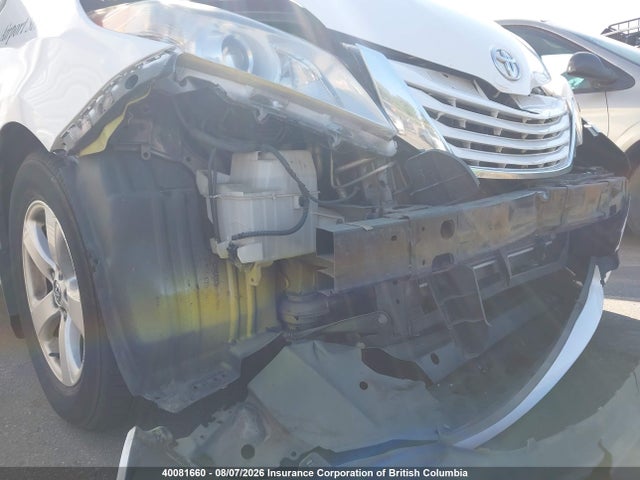 40081660 :رقم المزاد ، 5TDKK3DC0GS711021 vin ، 2016 Toyota Sienna Le مزاد بيع